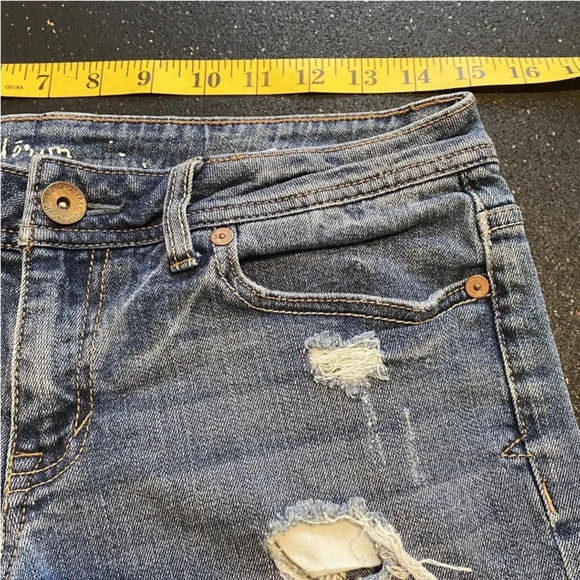 Aeropostale Distressed Midi Jean Shorts Size 2 Good Condition Cute Summer Shorts - Picture 6 of 10